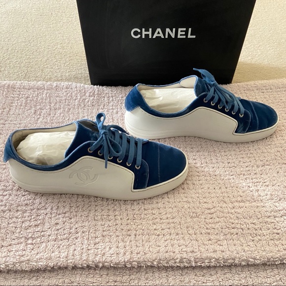 Auth Chanel Logo Velvet Metiers D’Art 17a Sneaker - Picture 4 of 8